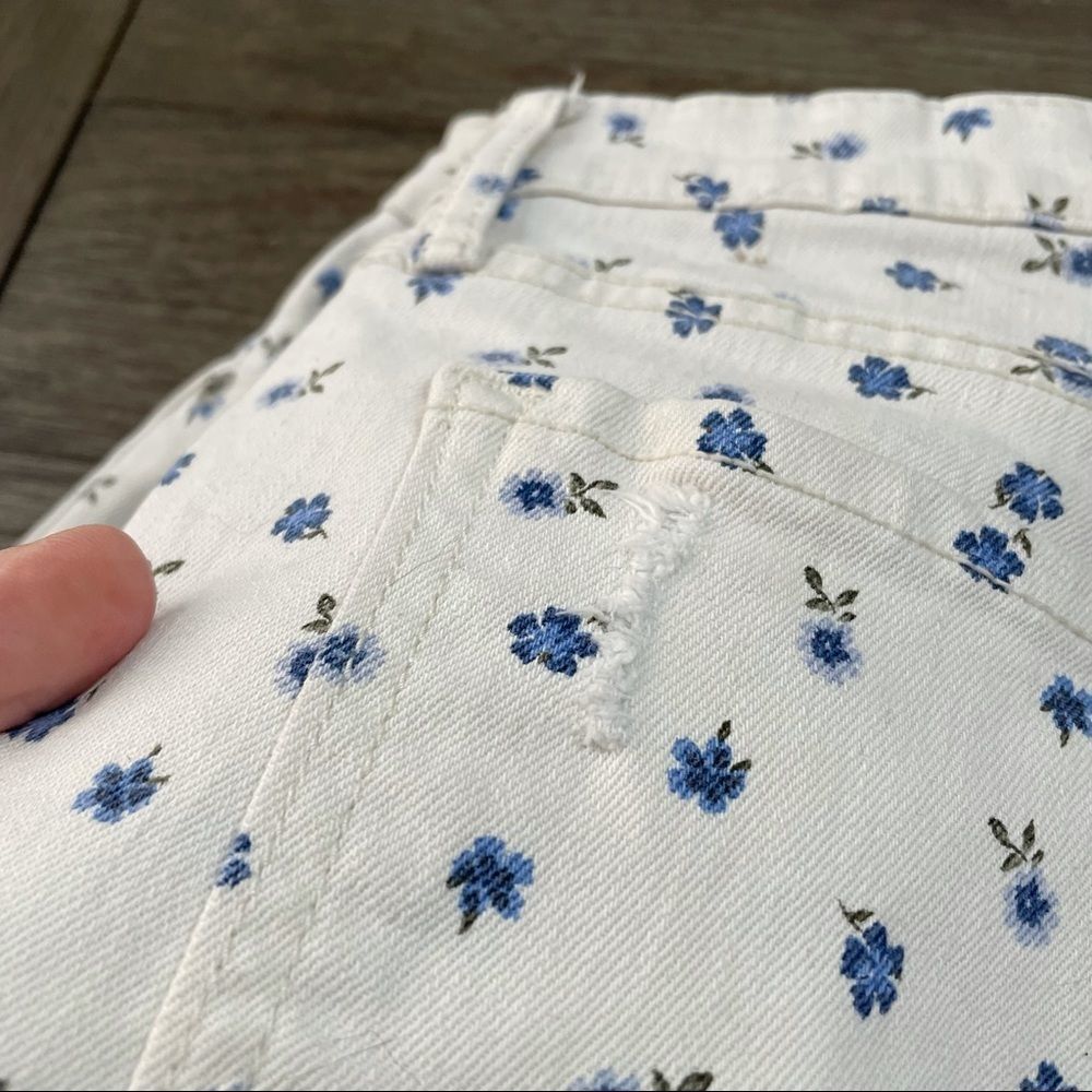 GAP Shorts Girlfriend Floral Jean Short - Picture 8 of 8